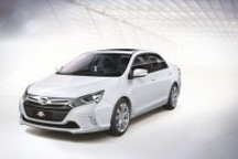 新能源車市的“大任”降于插電式混動車