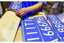 多地再传限购传言 市民为占牌扎堆购车