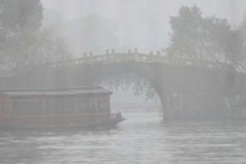 杭州发布雾霾天应急预案AQI超450市区单双号限行