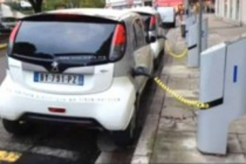 记者调查：数量少成本高 充电桩卡住新能源车