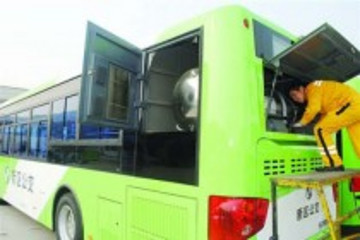 苏州高新区首批纯天然气公交车上路 明年将引进80辆