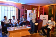 投资者高层夜话：企业高管现场“路演”