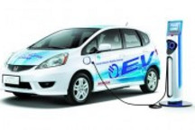 河北政协委员吕洪涛：治理大气污染 应推广新能源汽车