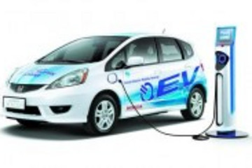 河北政协委员吕洪涛：治理大气污染 应推广新能源汽车