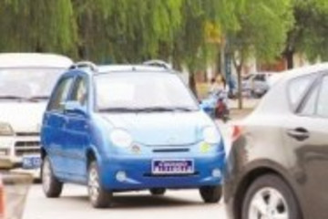 无牌无证上路将受罚 邢台整治电动汽车违法行为