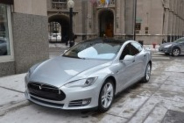 二手特斯拉Model S售价比新车高3万美元