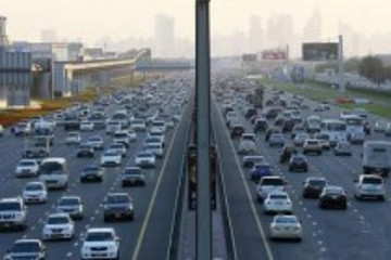 迪拜或禁止穷人拥有汽车 以缓解交通拥堵