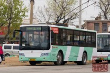 青岛无轨电车今年将进行双能源改造 不怕断电