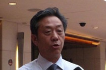 董揚：我們?yōu)槭裁匆_放