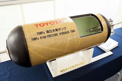 为证明氢汽车安全性 丰田用子弹做实验