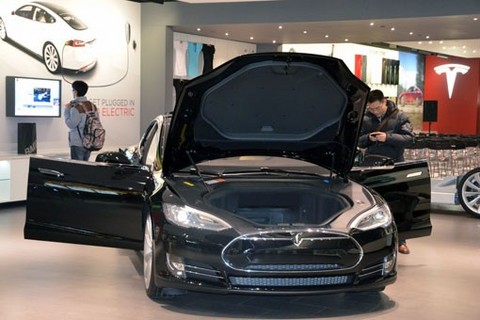 特斯拉北京门店内展出的Model S