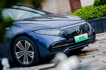 试驾EQS，且看奔驰的最强答卷 