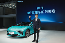 哪吒S向燃油車開炮