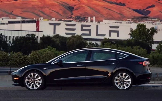 特斯拉Model 3 将使用宁德时代电池？续航会减少？