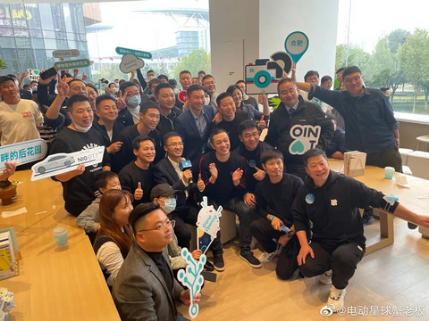 深蹲起跳爆发临界点，蔚来三季度营收近百亿、月销有望连续破万..