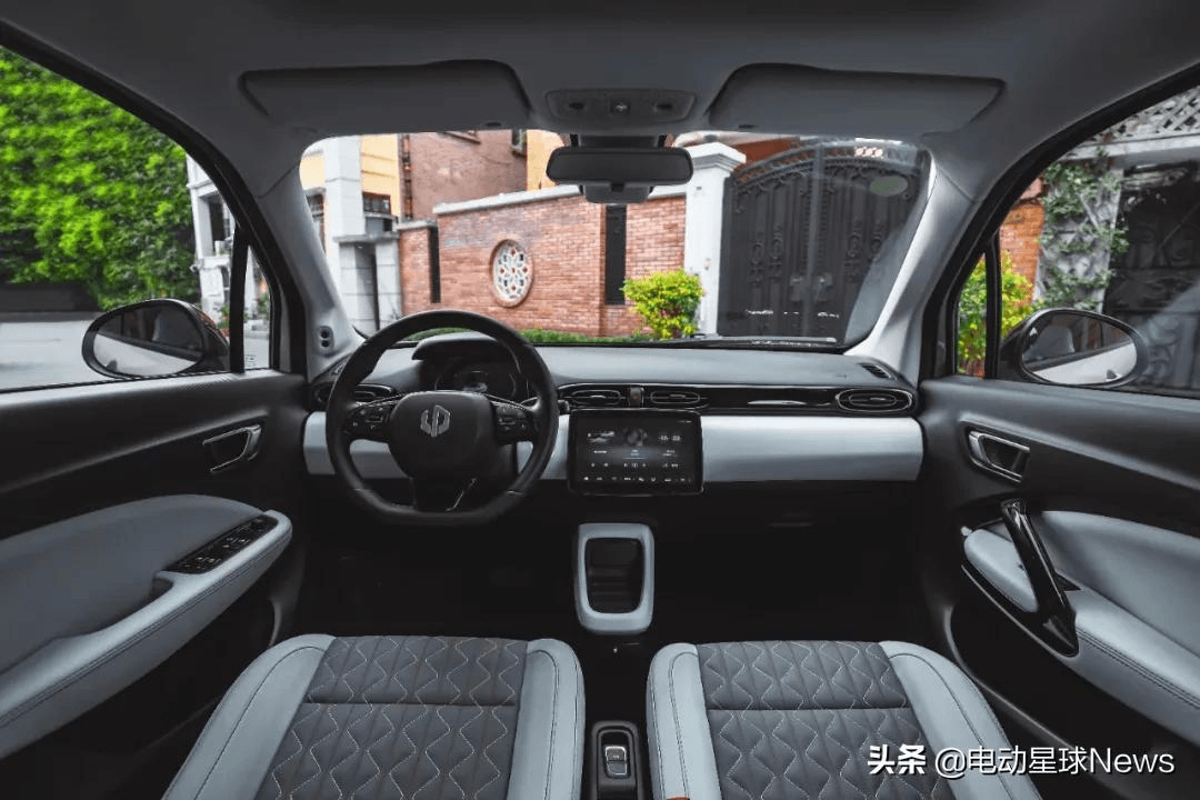 10萬(wàn)小車，智能電動(dòng)新戰(zhàn)場(chǎng)