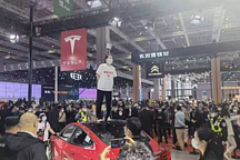 拆解车顶维权事件五篇半公告，还原一个「倔强」的特斯拉中国