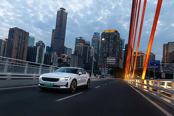 三点看清 Polestar 2 的科技属性，高性能驾驶机器也可以「能文能武」？