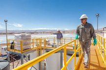 疯狂的「锂」：一年暴涨四倍，中国打响全球锂矿争夺战，电池涨价只是时间问题？