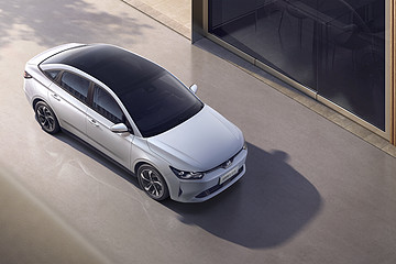 售 18.01 万起，全新威马 E.5 上市