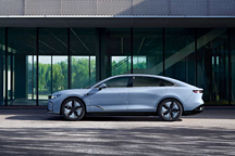 中国纯电和传统豪华，是时候说再见了