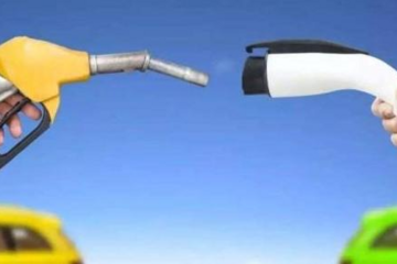 油价天天涨，新能源汽车越来越多，燃油车该何去何从？