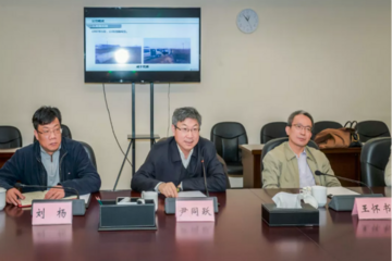 尹同跃“被下课”后首度公开现身，身后紧跟芜湖市政府要员