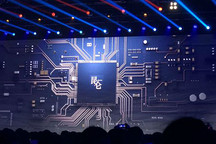 李彦宏：摆脱芯片进口依赖 百度发布全功能AI芯片昆仑