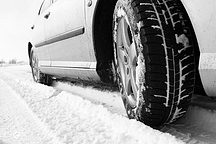 下雪不警惕，親人兩行淚——雪天用車注意事項