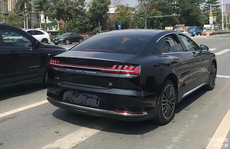 疑似比亞迪漢DM的車尾部位