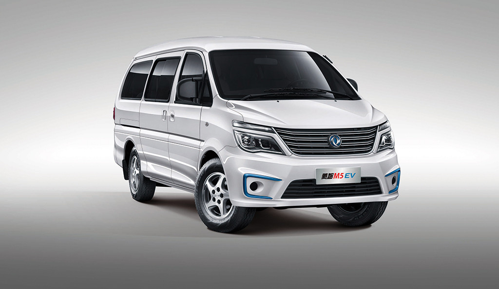M5 EV-右側45度.jpg