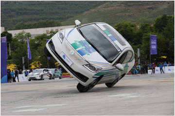 环青海湖（国际）电动汽车挑战赛特技表演：场内技惊四座！场外放电做冰淇淋？