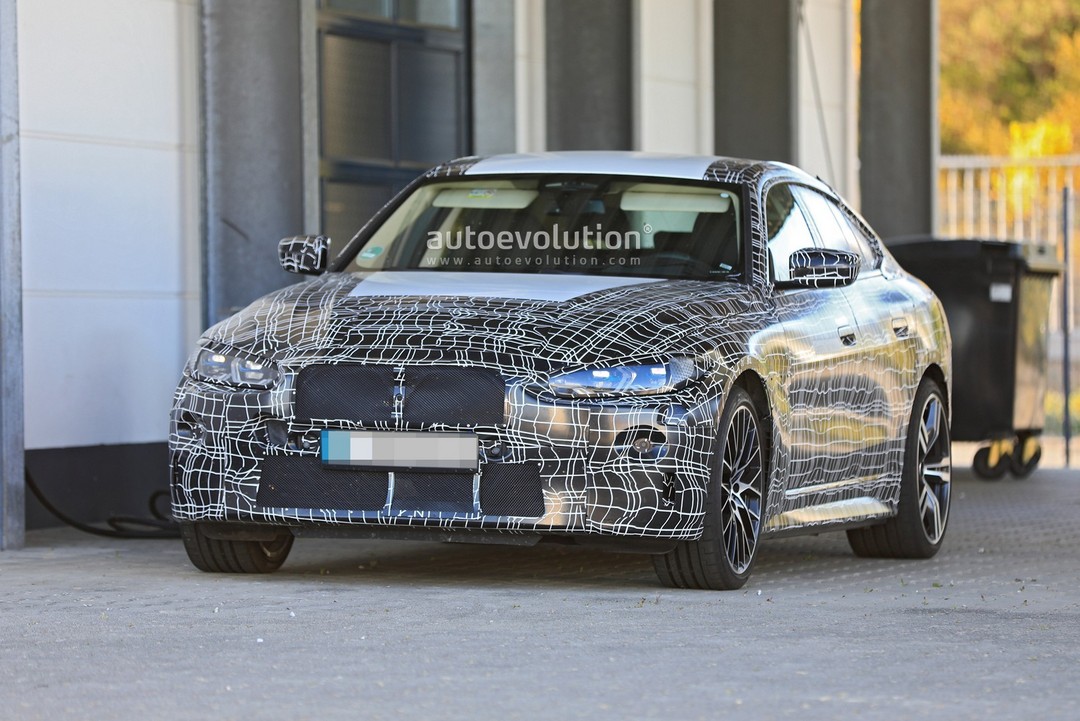 bmw-i4-spied-with-4-series-styling-might-have-dual-motor-setup_4.jpg