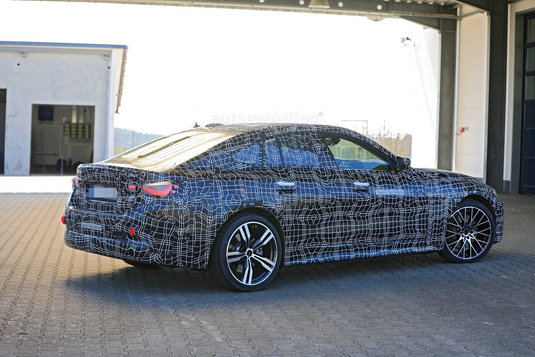 bmw-i4-spied-with-4-series-styling-might-have-dual-motor-setup_8.jpg