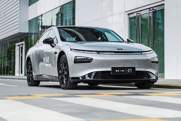 电动嘚吧嘚 | 小鹏P7场地激烈驾驶表现