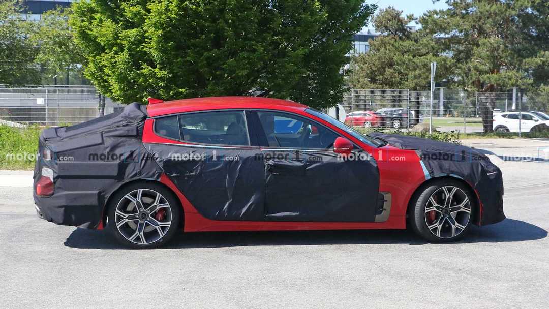 2021-kia-stinger-gt-facelift-spy-photo2.jpg