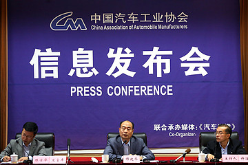 中汽协：“金九”汽车产销降幅继续扩大 全年或将负增长