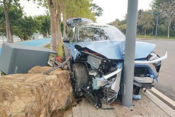 蔚来ES8又撞了，这次安全气囊全爆…