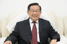 萬鋼：發(fā)展新能源汽車需要政府與市場(chǎng)雙輪驅(qū)動(dòng)
