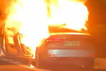 突发！吉利汽车发生自燃