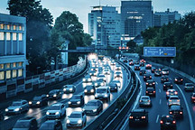 福特大众深挖自动驾驶，传统车企联纵制衡“新势力”？