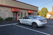 特斯拉Model 3称霸美国中小型豪车市场，份额达21%