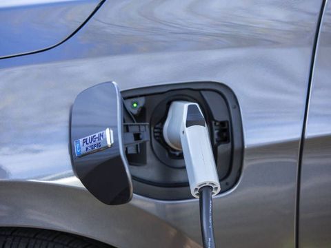 2018_Honda_Clarity_Plug_In_Hybrid-charging.jpg