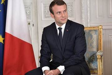 马克龙决定取消上涨燃油税 坚定改革形象严重受损