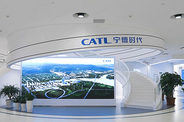 2020年全球動(dòng)力電池?cái)?shù)據(jù)公布，寧德時(shí)代驚險(xiǎn)蟬聯(lián)冠軍