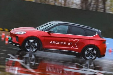 ARCFOX極狐αT：一瞬間就讓你心動的純電SUV