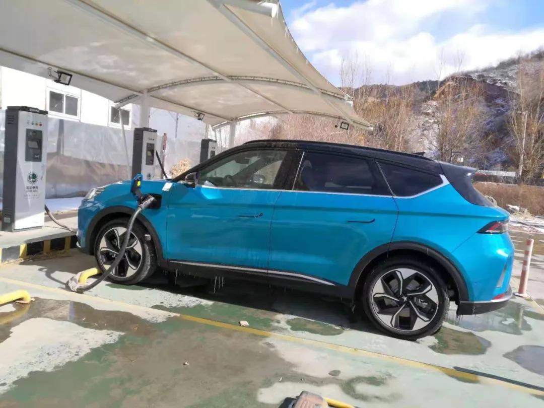 我的電動(dòng)汽車一夜被凍掉67km，三電工程師解開了謎團(tuán)，透徹