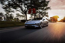 小鹏P7车主武汉自驾上海：主要是车自己在开，我没怎么干预