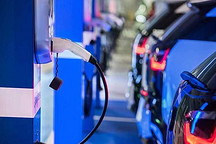 无产权车位上也能安充电桩！物业怕上法庭，我刚起诉就盖章了