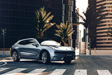 跟安聪慧同台后，我试驾了极氪001：开完后才知什么叫降维打击